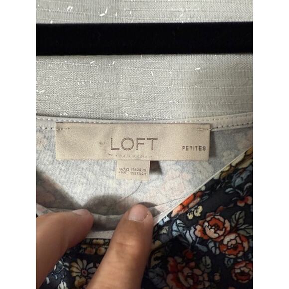 LOFT GRAY FLORAL DRESS SIZE XSMALL PETITE - Picture 3 of 4